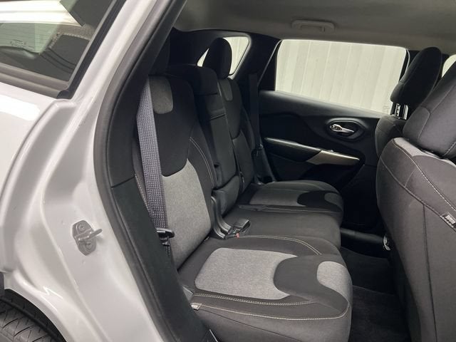 2017 Jeep Cherokee Sport