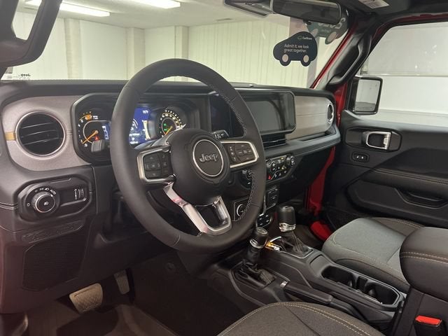 2025 Jeep Wrangler 4-Door Sahara 4x4
