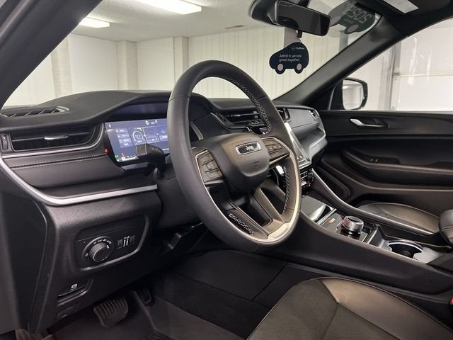 2025 Jeep Grand Cherokee L Altitude X 4x4