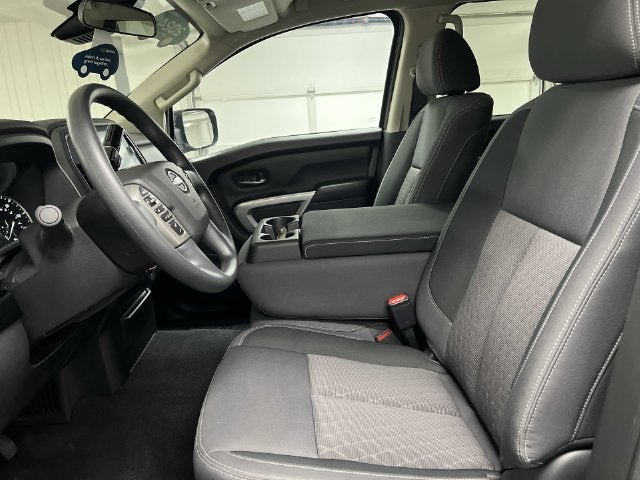 2024 Nissan TITAN Crew Cab SV 4x4
