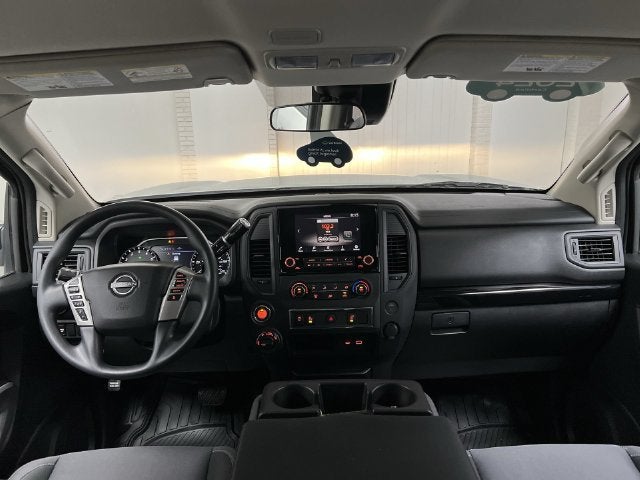 2024 Nissan TITAN Crew Cab SV 4x4