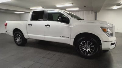 2024 Nissan TITAN Crew Cab SV 4x4