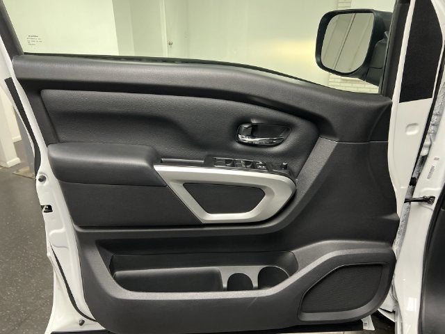 2024 Nissan TITAN Crew Cab SV 4x4