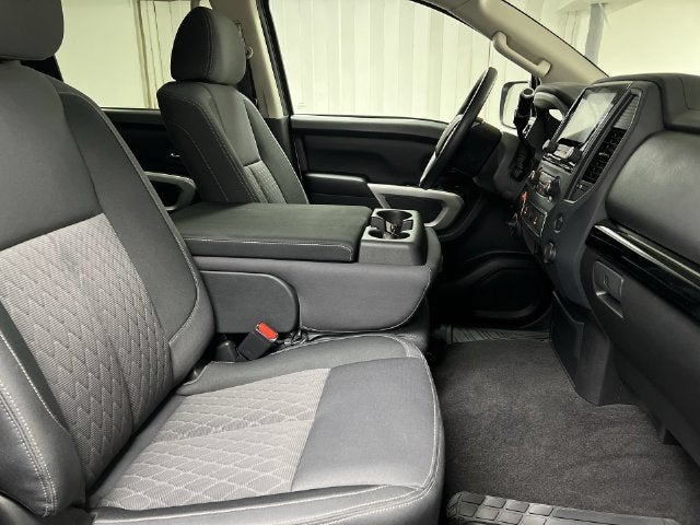 2024 Nissan TITAN Crew Cab SV 4x4