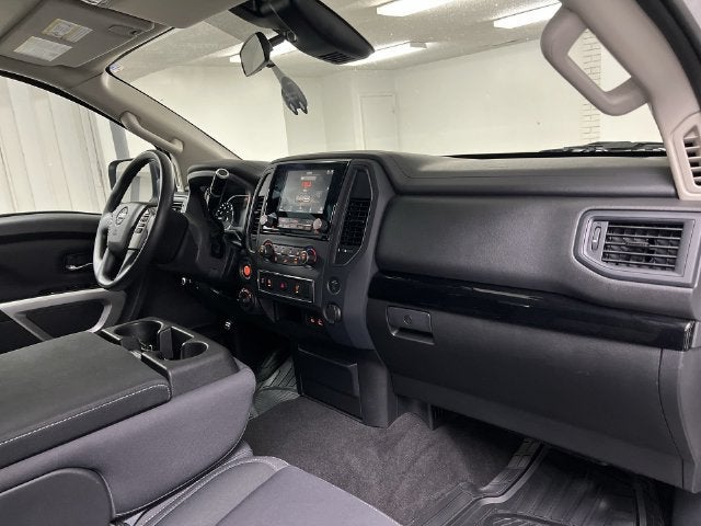 2024 Nissan TITAN Crew Cab SV 4x4