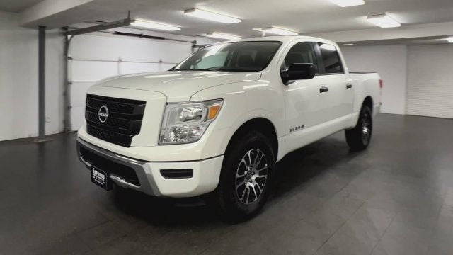 2024 Nissan TITAN Crew Cab SV 4x4