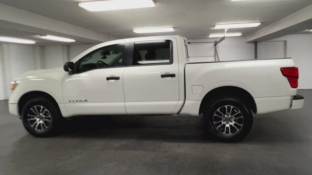 2024 Nissan TITAN Crew Cab SV 4x4