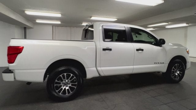 2024 Nissan TITAN Crew Cab SV 4x4