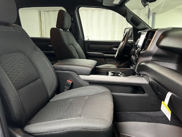 2026 RAM 1500 Express Crew Cab 4x4 5'7" Box