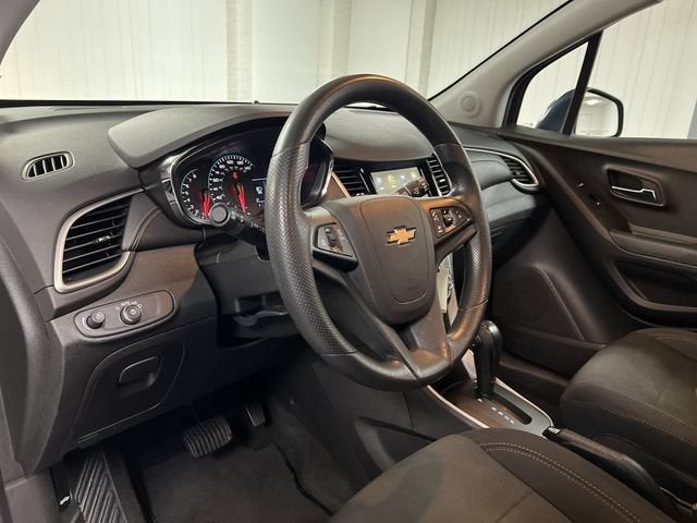 2019 Chevrolet Trax LS - Photo 10