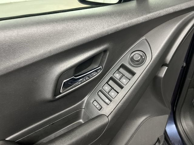 2019 Chevrolet Trax LS - Photo 21