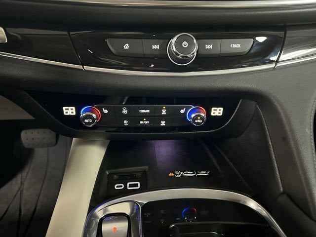 2022 Buick Enclave Essence