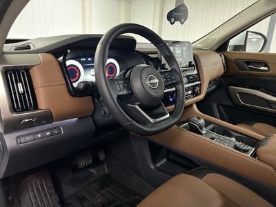 2025 Nissan Pathfinder Platinum 4WD