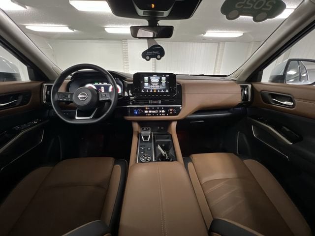 2025 Nissan Pathfinder Platinum 4WD
