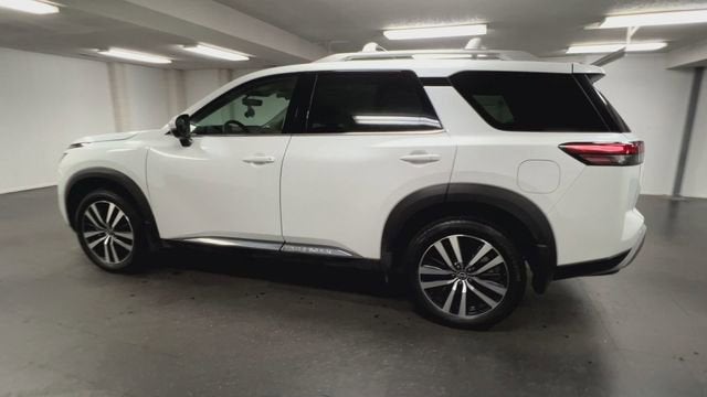 2025 Nissan Pathfinder Platinum 4WD