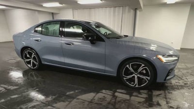 2024 Volvo S60 B5 Plus Dark Theme