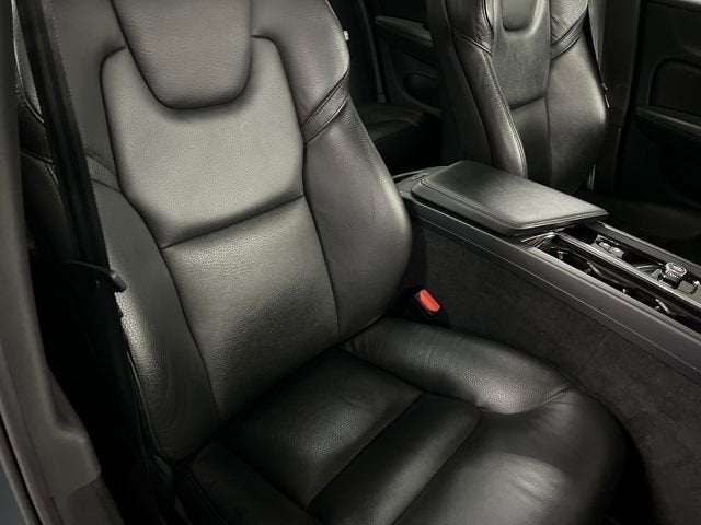 2024 Volvo S60 B5 Plus Dark Theme