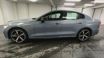 2024 Volvo S60 B5 Plus Dark Theme