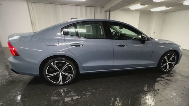 2024 Volvo S60 B5 Plus Dark Theme