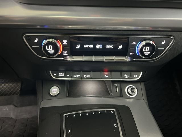 2020 Audi Q5 Titanium Premium Plus 45 TFSI quattro S tronic